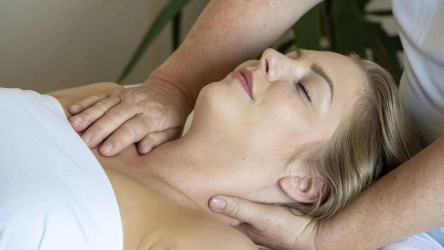 Anne Irene Madsen behandler i patient Din Lokale Behandler